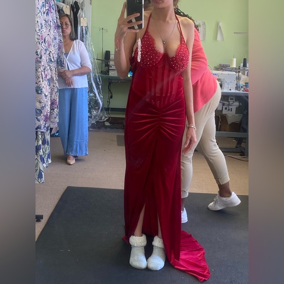 Red Velvet dress for prom(ended up not going). It was size 2, got taken in . - Picture 10 of 10